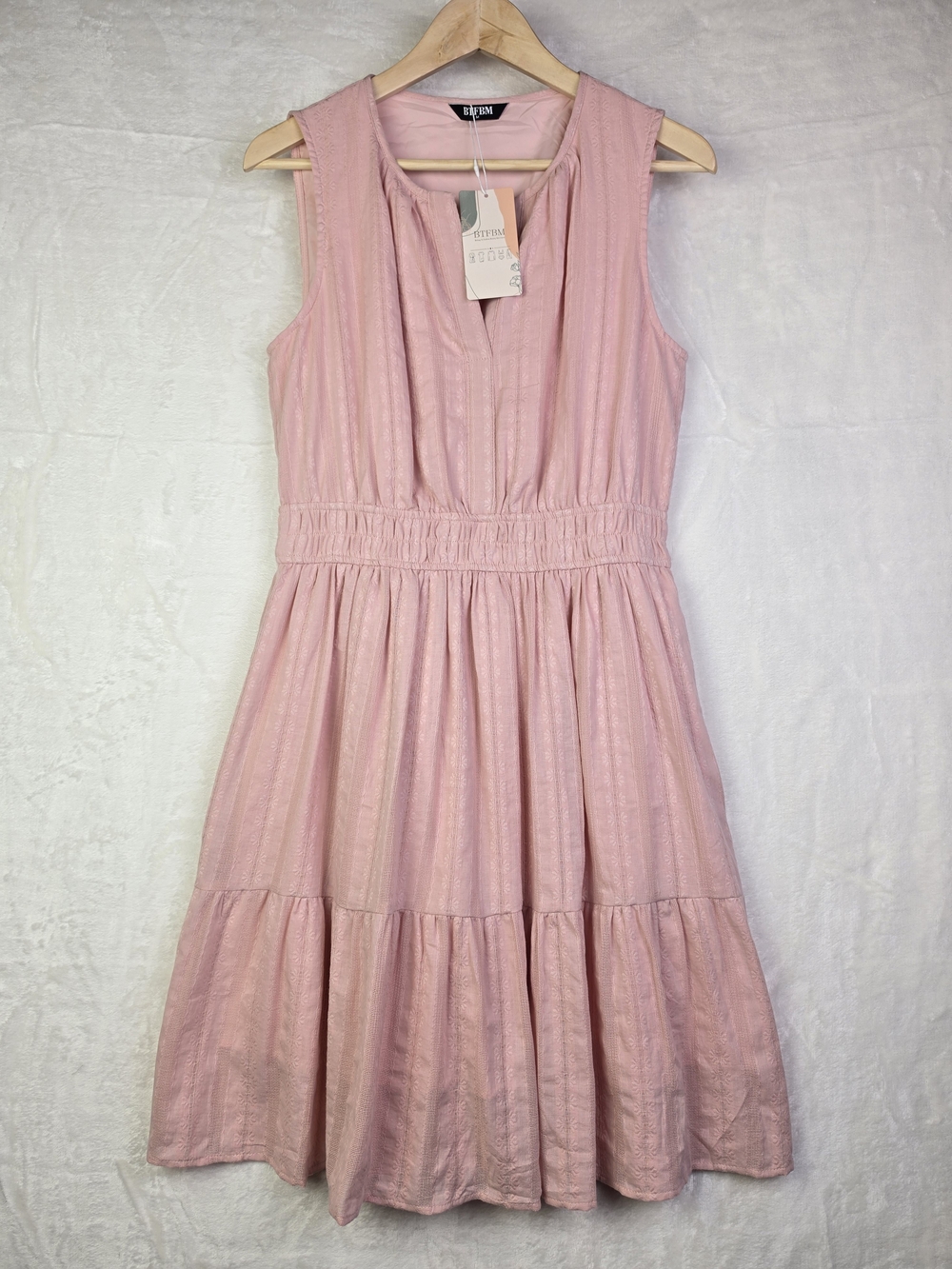 BTFBM Sleeveless Tiered Dress Womens Medium Pink V-Neck Smocked Waist NWT